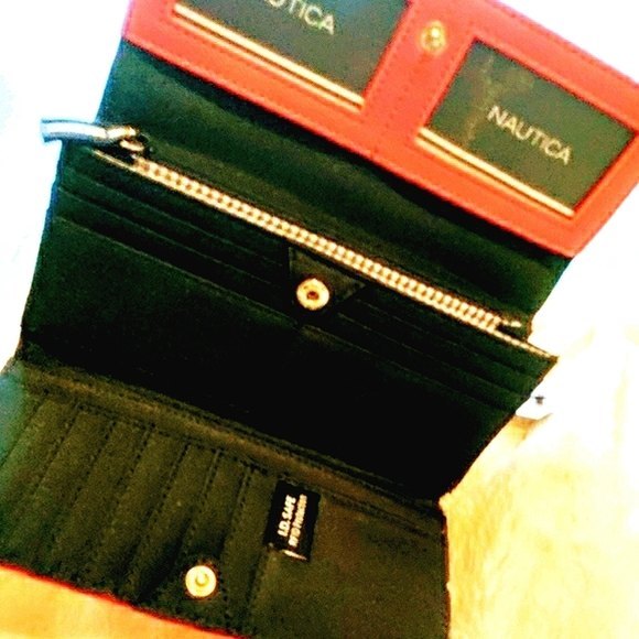 Nautica Wallet in Beautiful Bright Pink - Picture 8 of 9